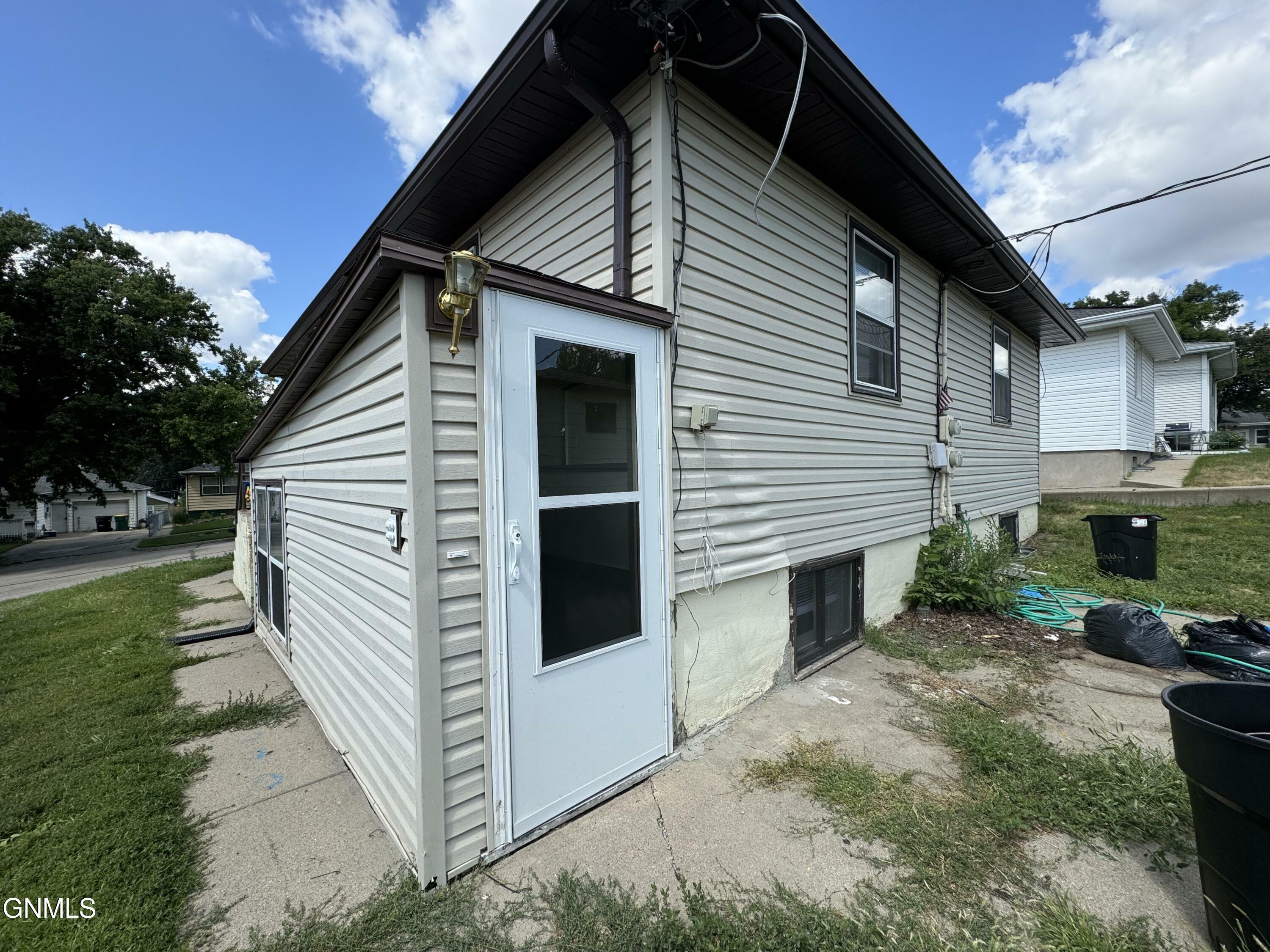 Property Photo:  527 N 19th Street  ND 58501 