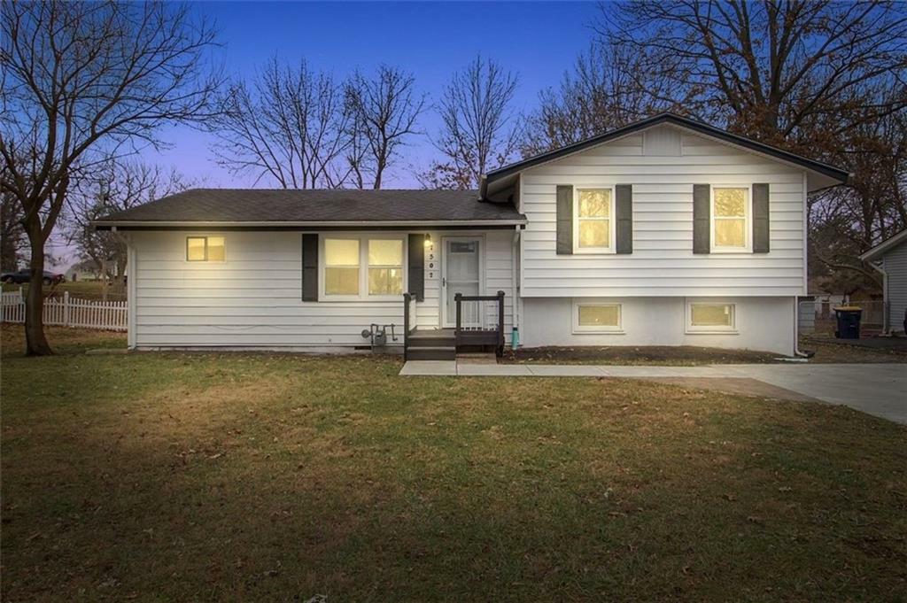 Property Photo: 7502 N Avalon Street MO 64152