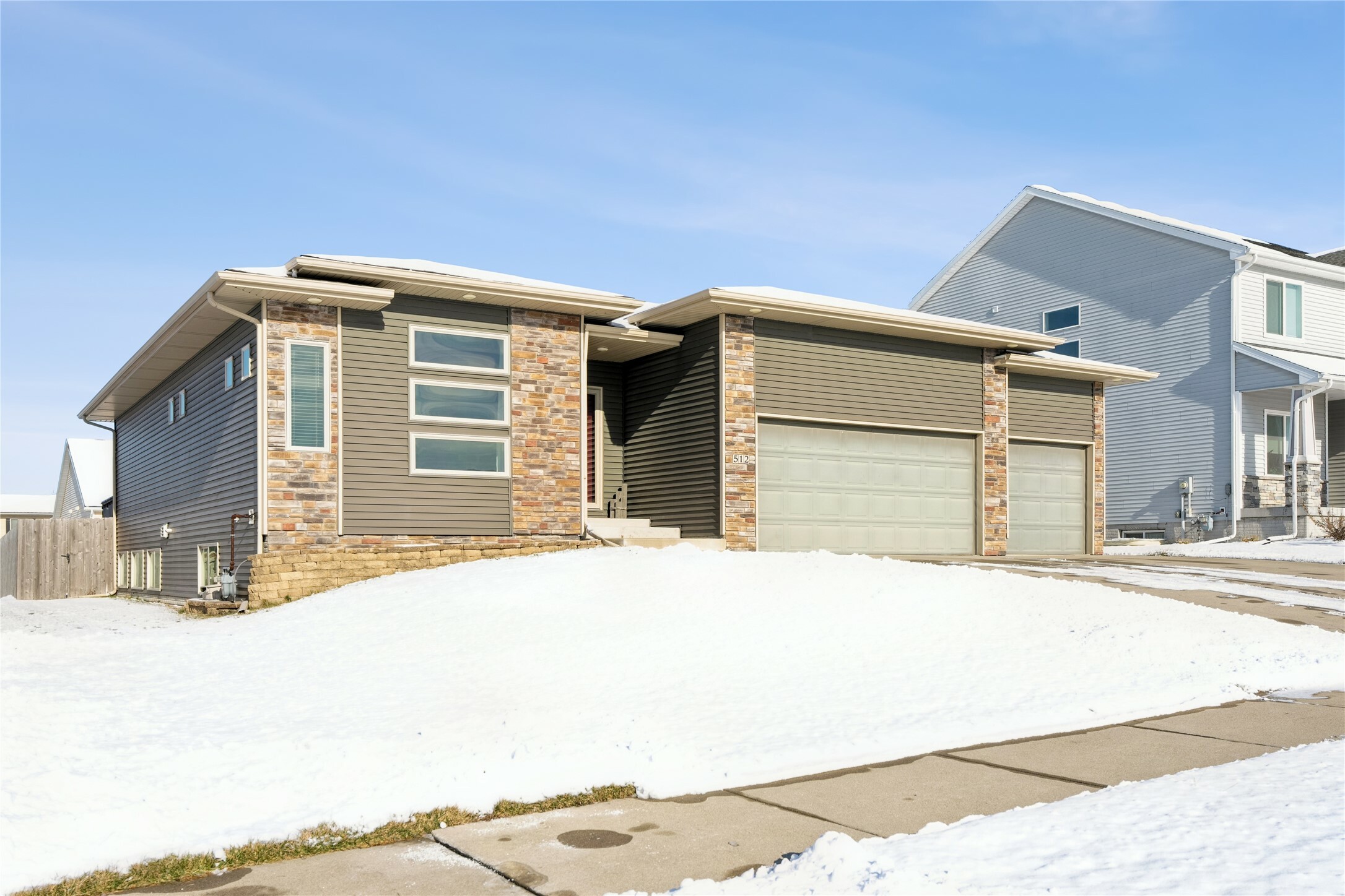 Property Photo:  512 4th Street SE  IA 50035 