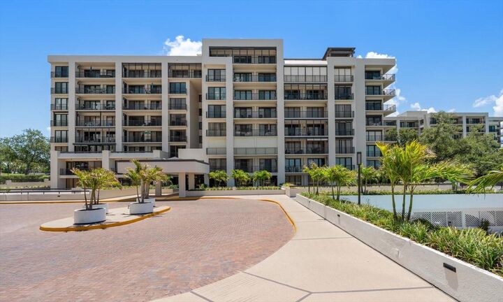 Property Photo:  6 Belleview Boulevard 105  FL 33756 