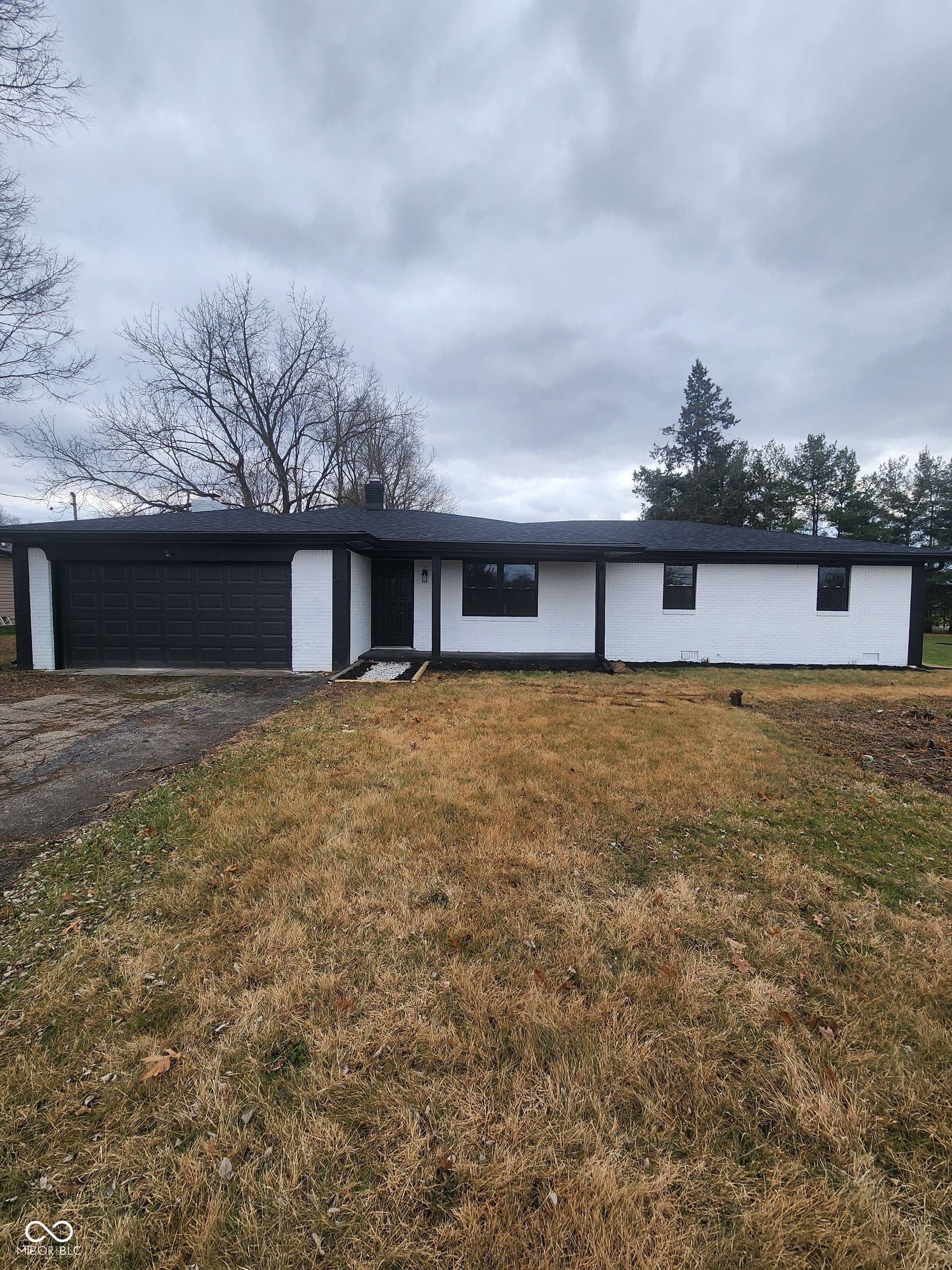 Property Photo: 6805 E County Road 100 S IN 46123