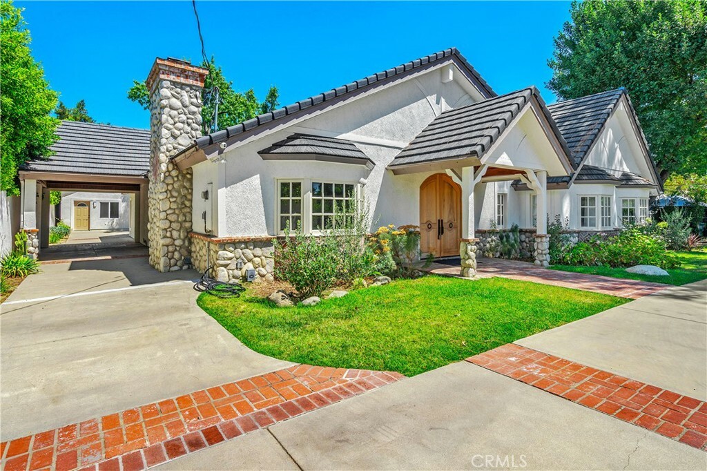 Property Photo:  23121 Califa Street  CA 91367 