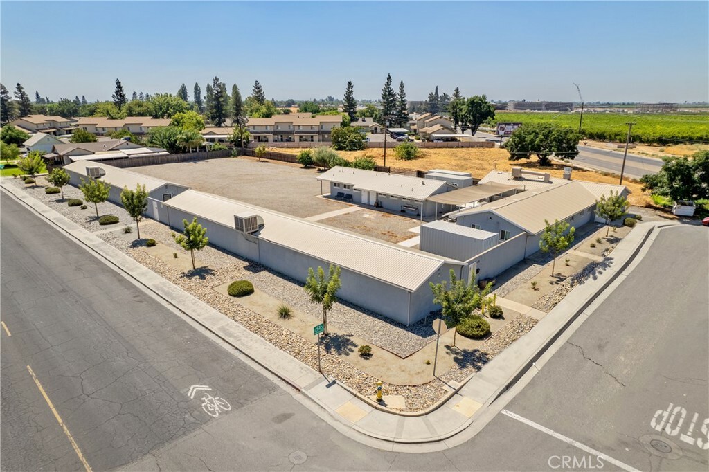Property Photo:  638 W Kern Street  CA 93618 