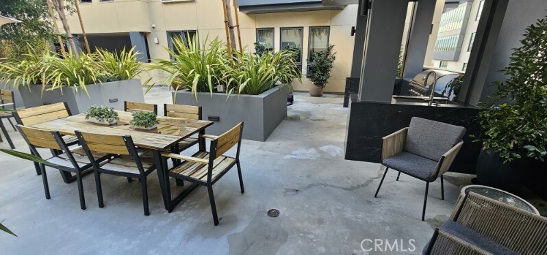 Property Photo:  39 S Los Robles Avenue 4001  CA 91101 