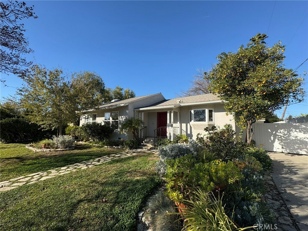 Property Photo:  18919 Sylvan Street  CA 91335 