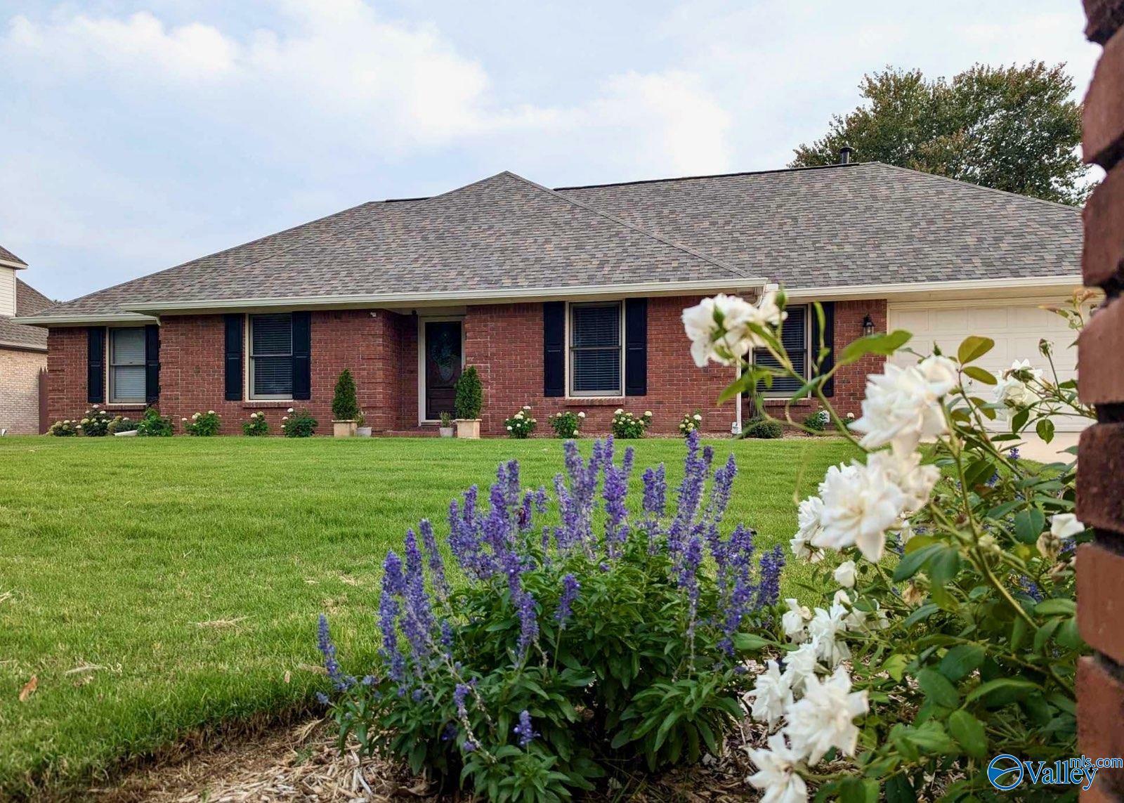 Property Photo: 2303 Cumberland Place SW AL 35603