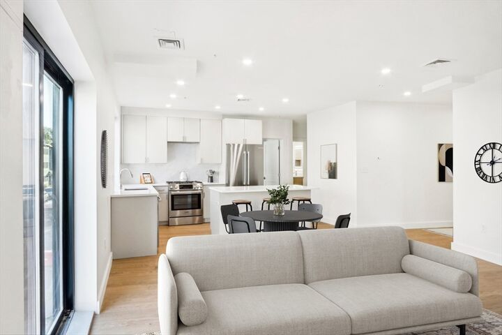 Property Photo:  256 Dorchester Street 403  MA 02127 
