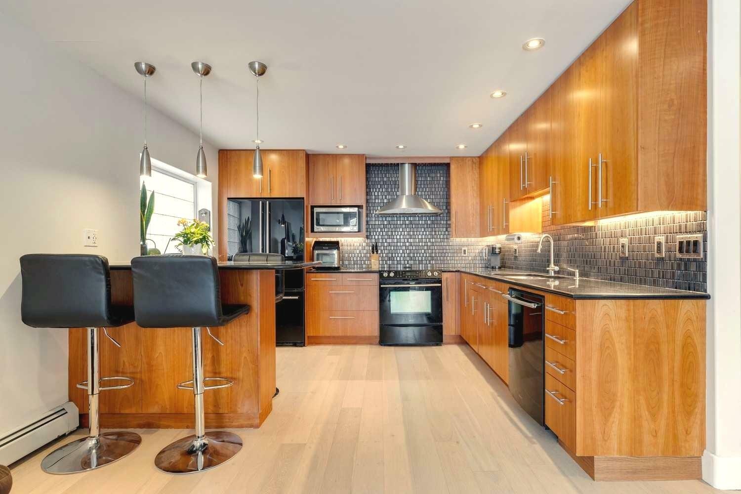 Property Photo:  1611 26 Avenue SW 3  AB T2T 1C7 