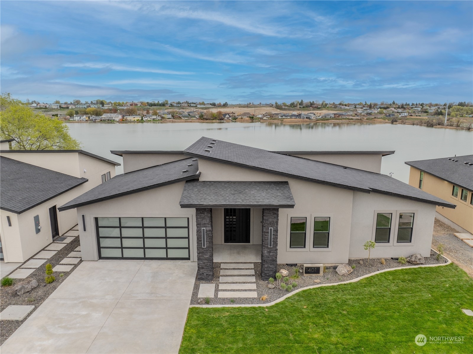 Property Photo: 1401 W Lakeside Drive WA 98837