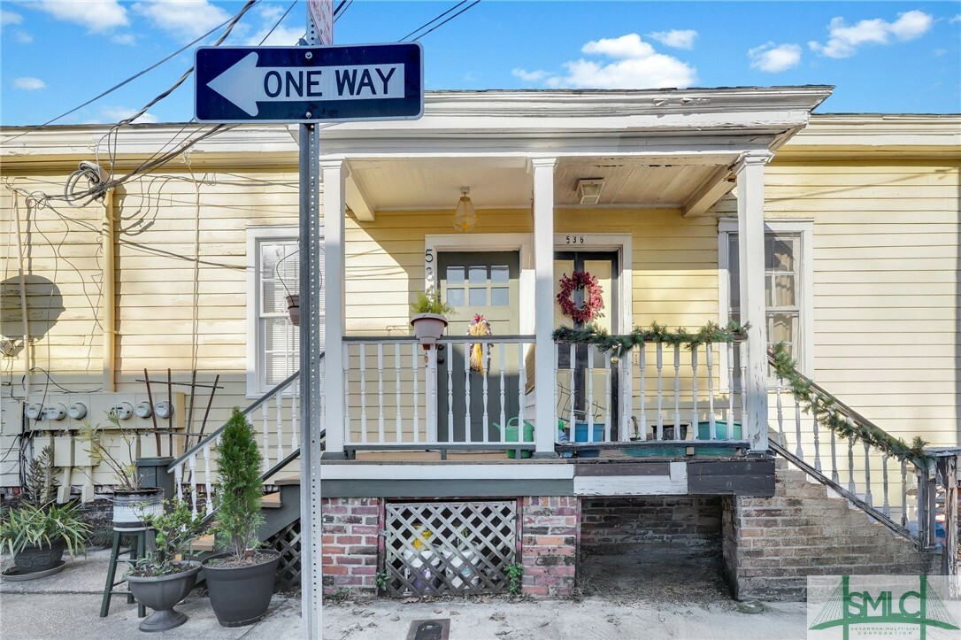 Property Photo: 534 E Huntingdon Street GA 31401