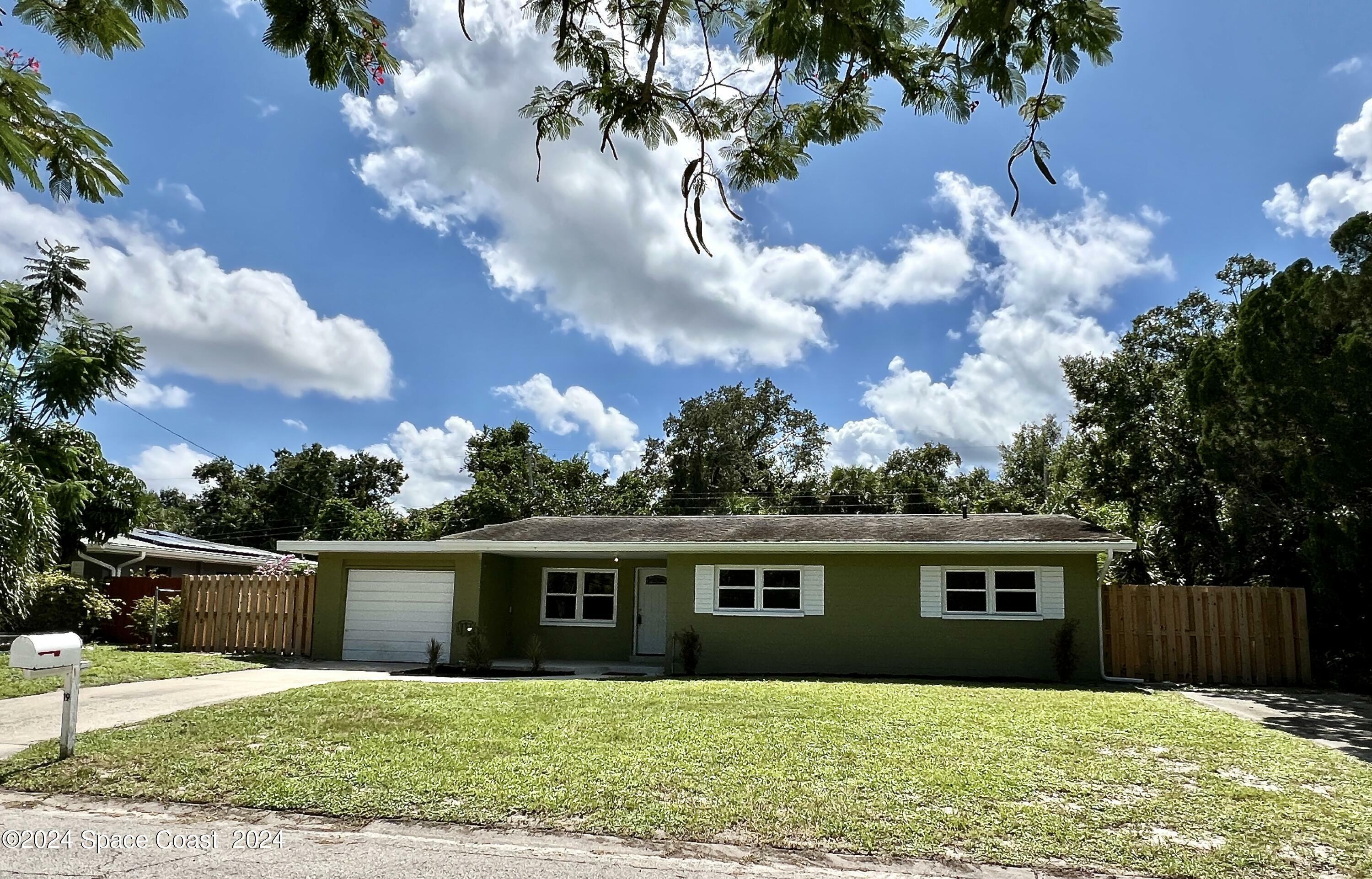 Property Photo:  19 Vida Way  FL 32901 