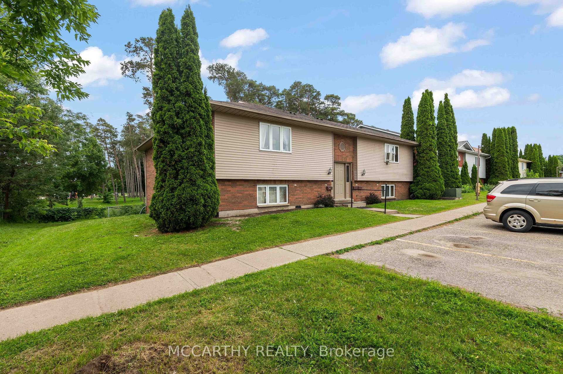 Property Photo: 50 Third Street H ON L9W 3B1
