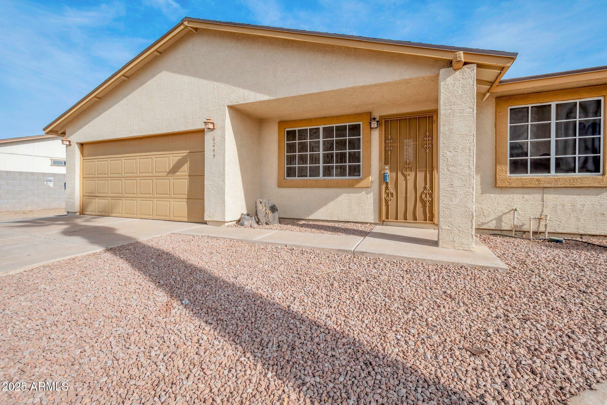 Property Photo:  6249 S Parkside Drive  AZ 85283 