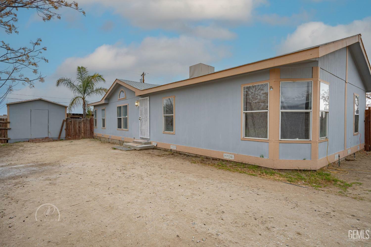 Property Photo:  124 Roosevelt Place  CA 93268 