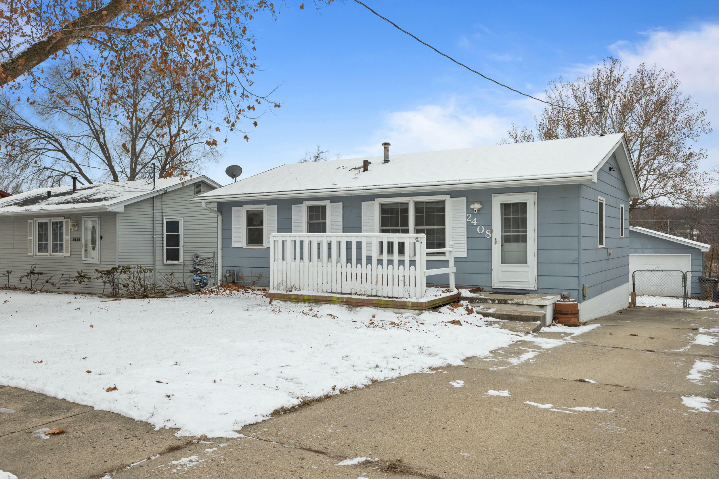 Property Photo:  2408 E 37th Court  IA 50317 