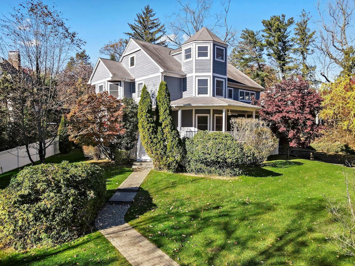 Property Photo:  147 Montgomery Circle  NY 10804 