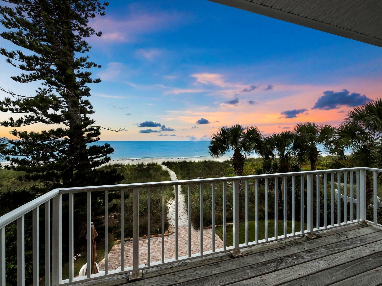 Property Photo:  409 Casey Key Road  FL 34275 