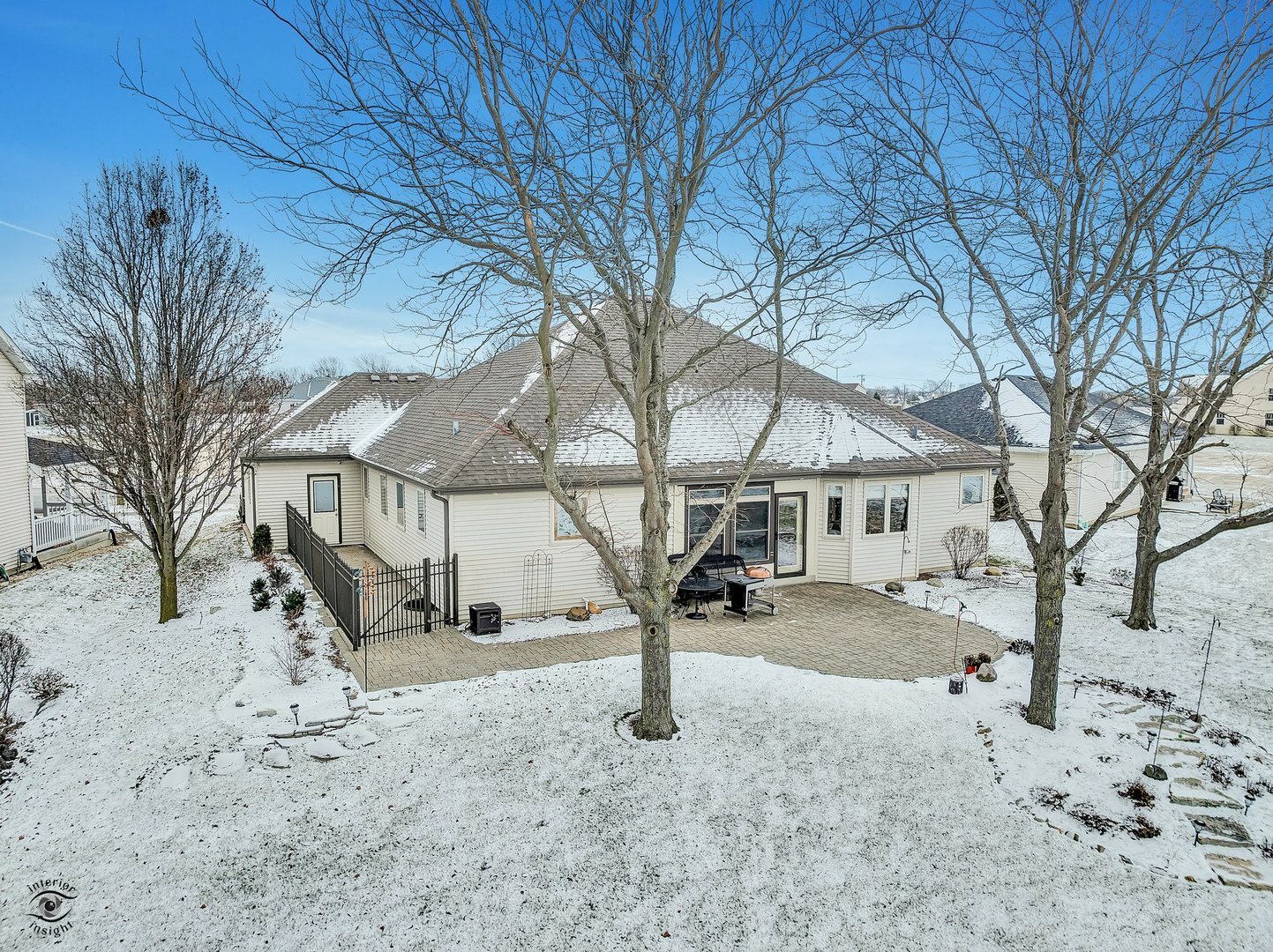 Property Photo:  1401 Rolling Pass  IL 60401 