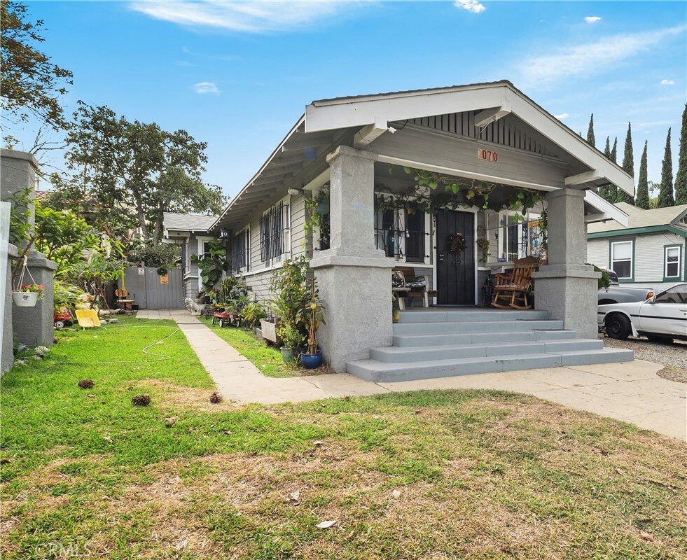 Property Photo:  1070 Loma Vista Drive  CA 90813 