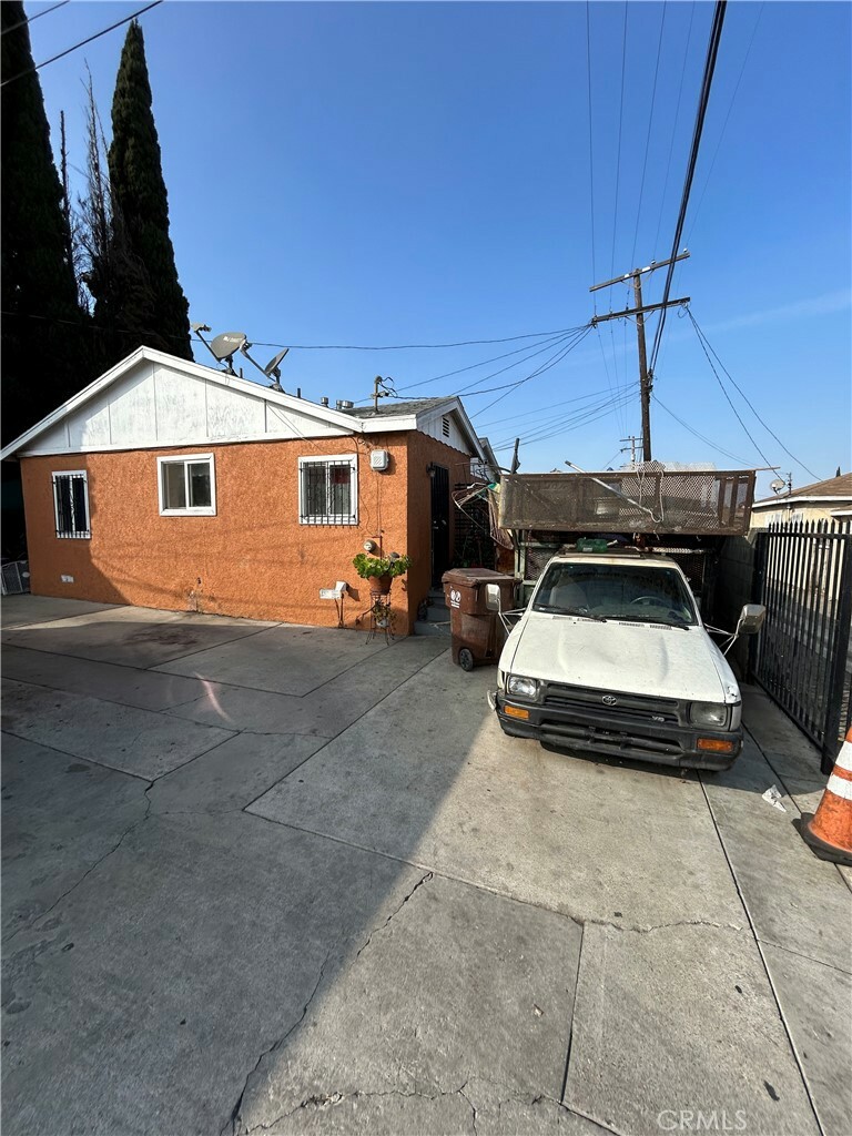 Property Photo:  1418 N Willowbrook Avenue  CA 90222 