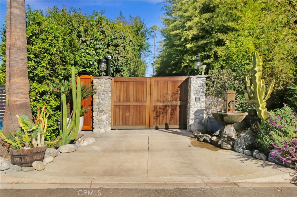 Property Photo:  22739 Erwin Street  CA 91367 