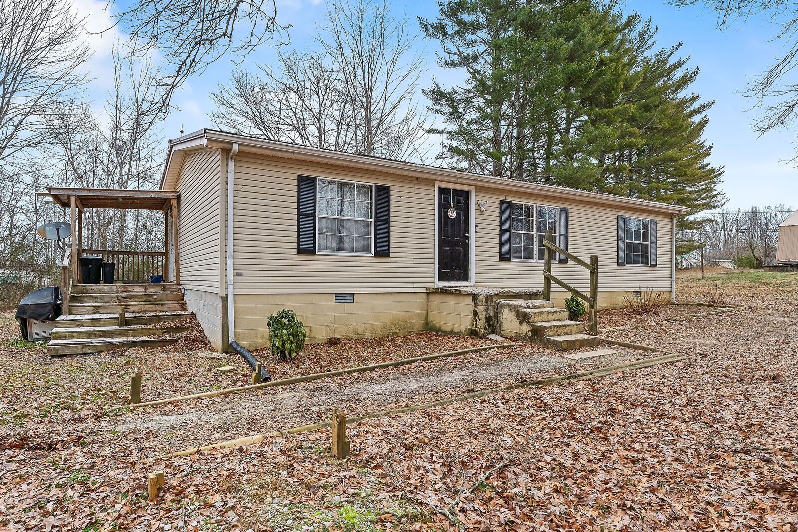 Property Photo:  9140 Holmes Creek Rd  TN 37166 