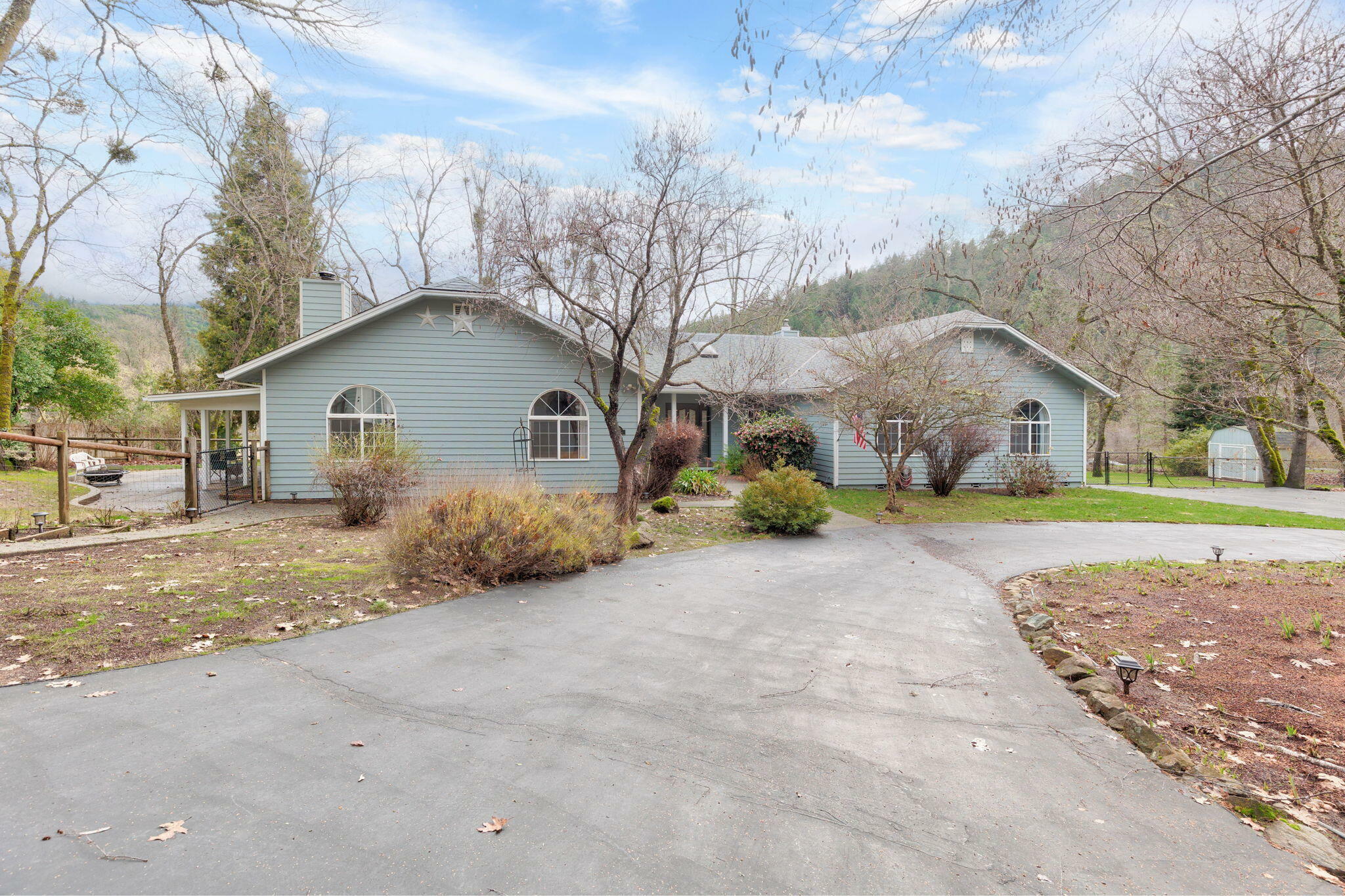 Property Photo: 4413 Foothill Boulevard OR 97526