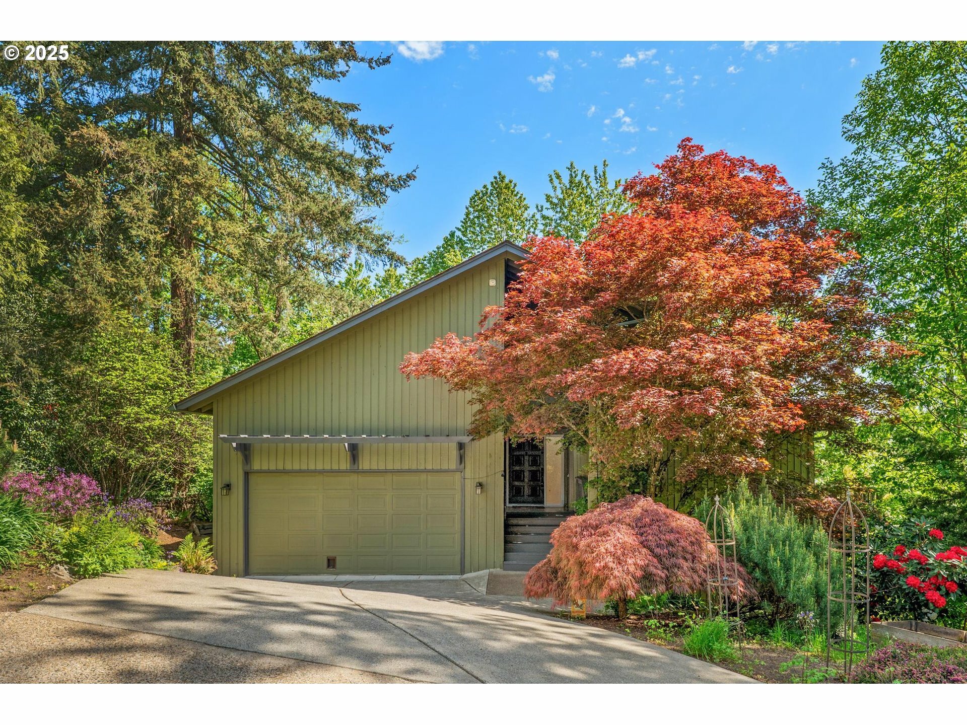 Property Photo: 8 Walking Woods Dr OR 97035