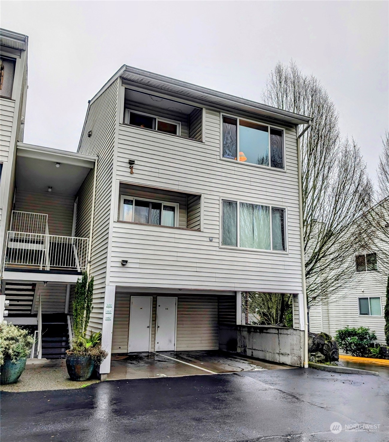 Property Photo:  20301  19th Avenue NE 122  WA 98155 