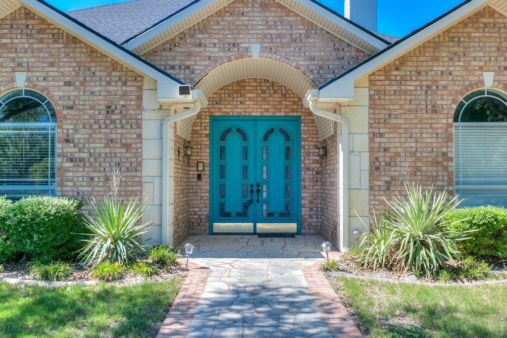 Property Photo:  1001 Avondale Ave  TX 76901 