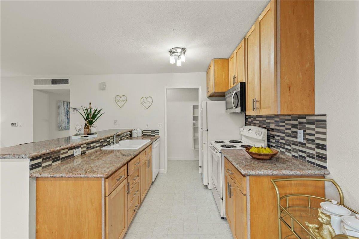 Property Photo: 9085 Alcosta Boulevard 377 CA 94583