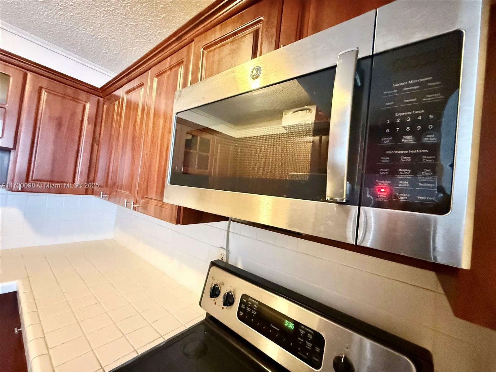 Property Photo: 3660 NE 166th St 516 FL 33160