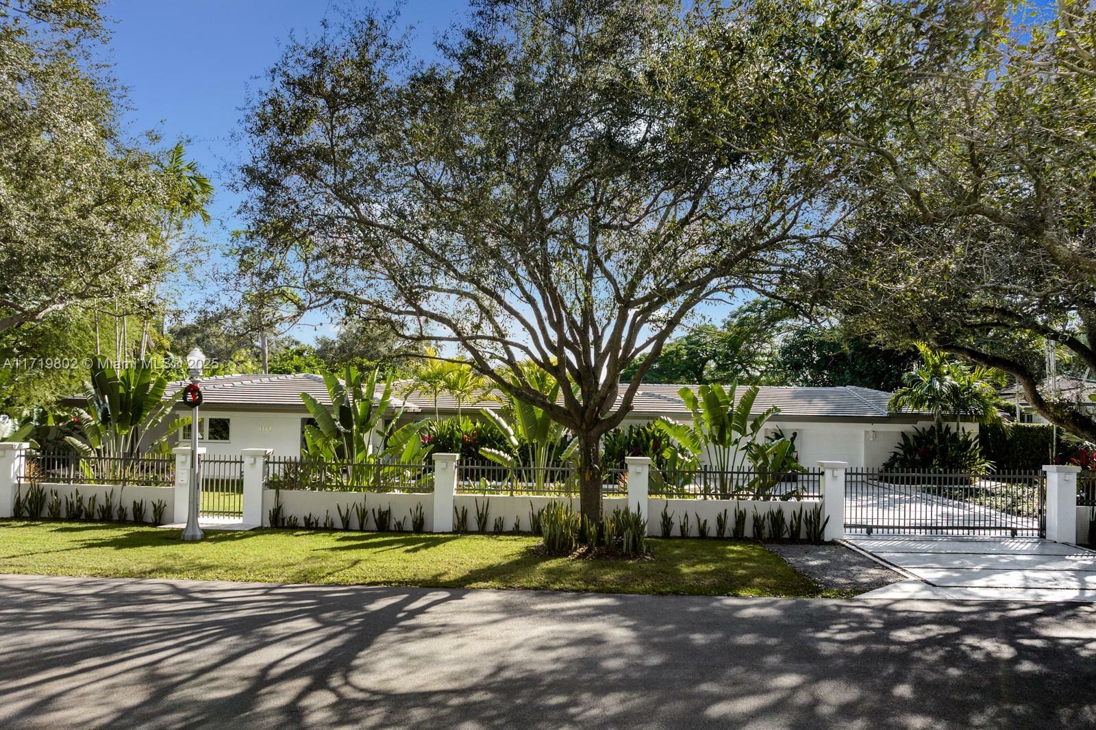 Property Photo: 4144 Pinta Ct FL 33146