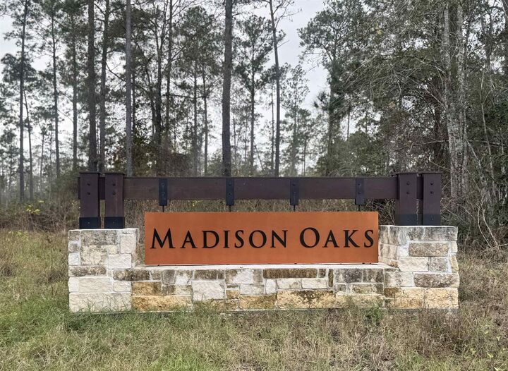 Property Photo: 11210 Oak Forest Lane TX 77705