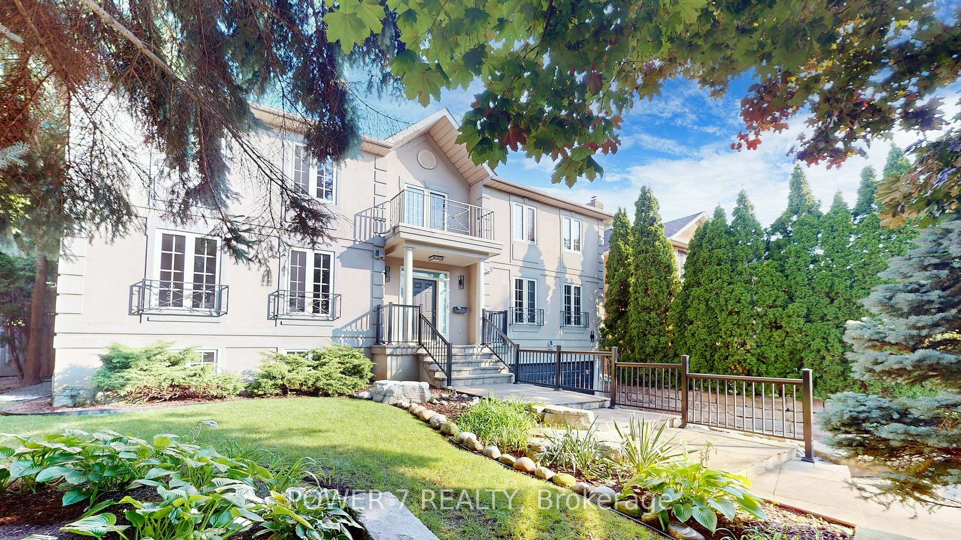 Property Photo:  72 Aldershot Cres  ON M2P 1M1 