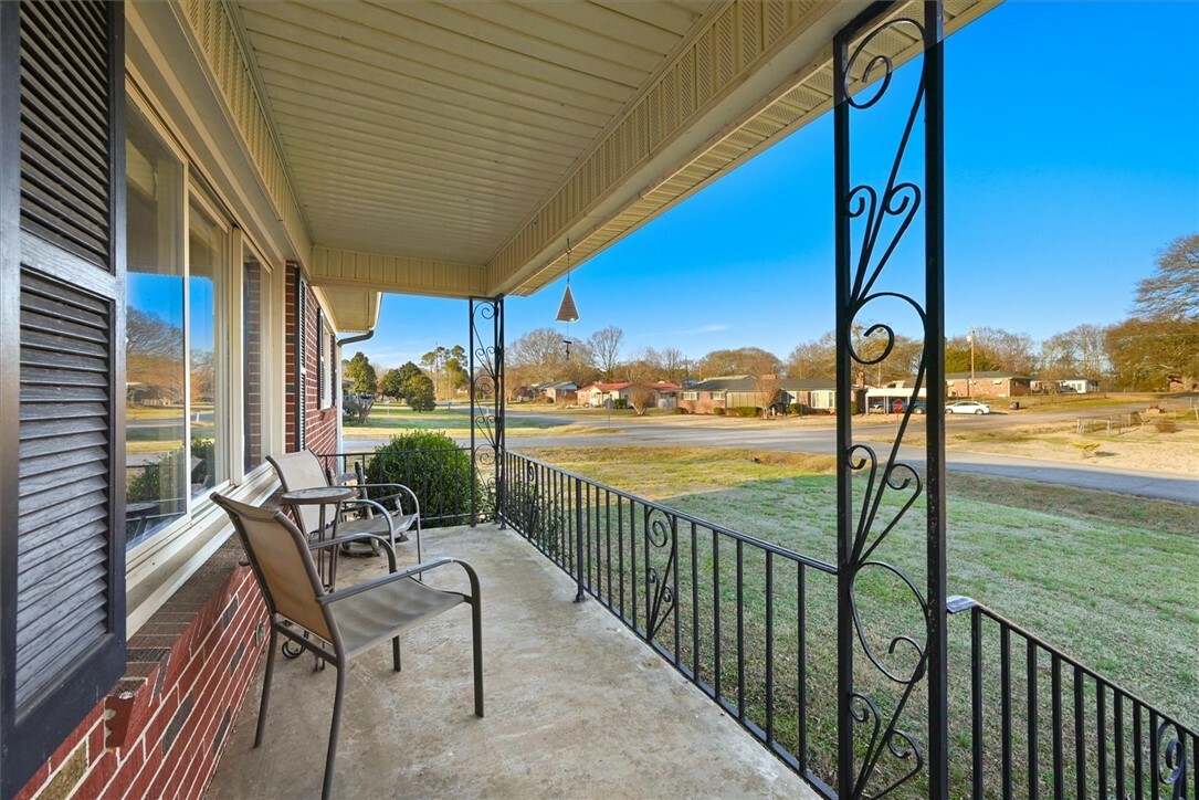 Property Photo: 500 Auburn Avenue SC 29626