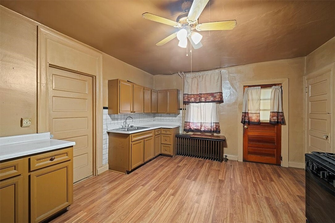 Property Photo:  818 Benwood Ave  PA 15136 