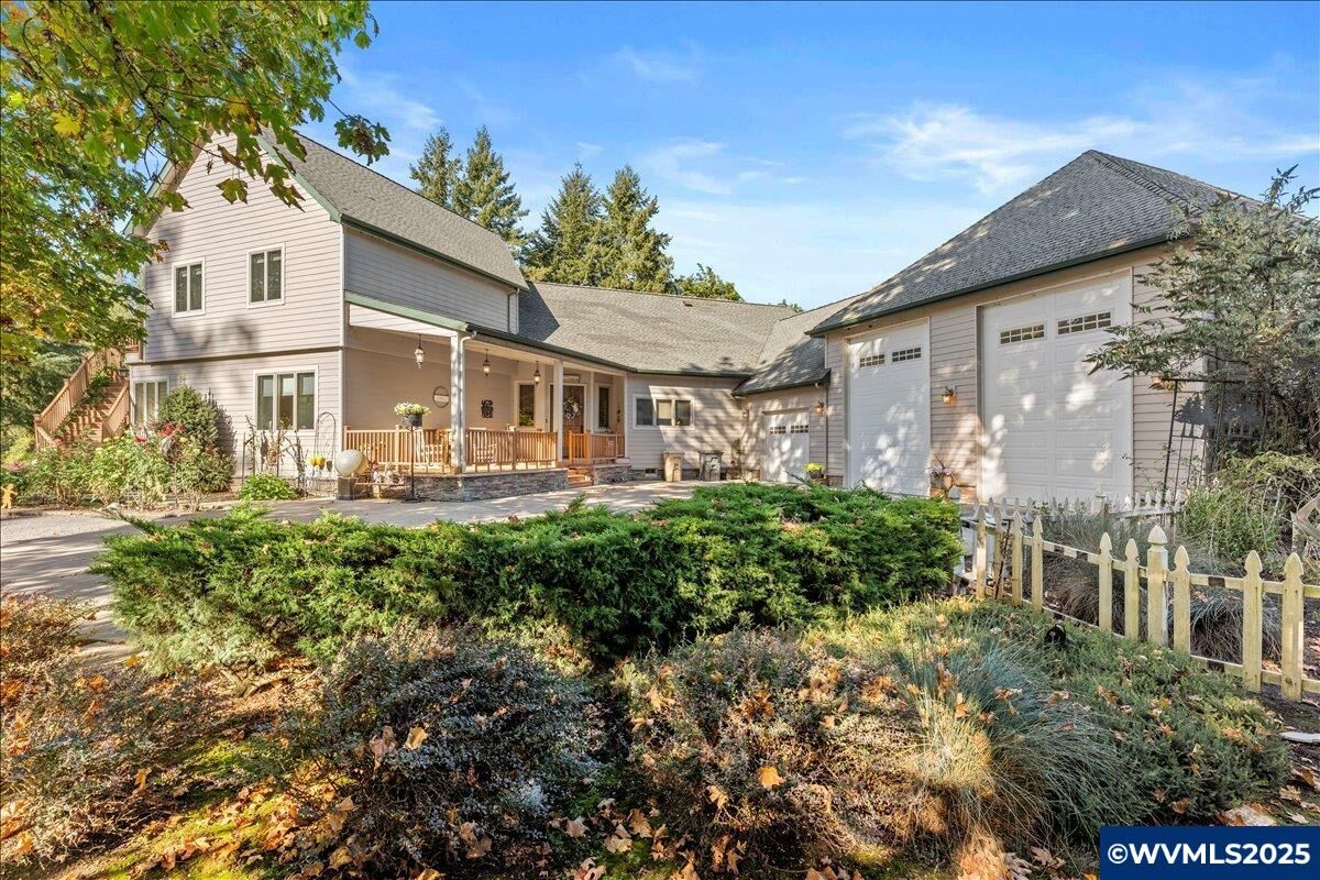 Property Photo: 39889 McDowell Creek Dr OR 97355