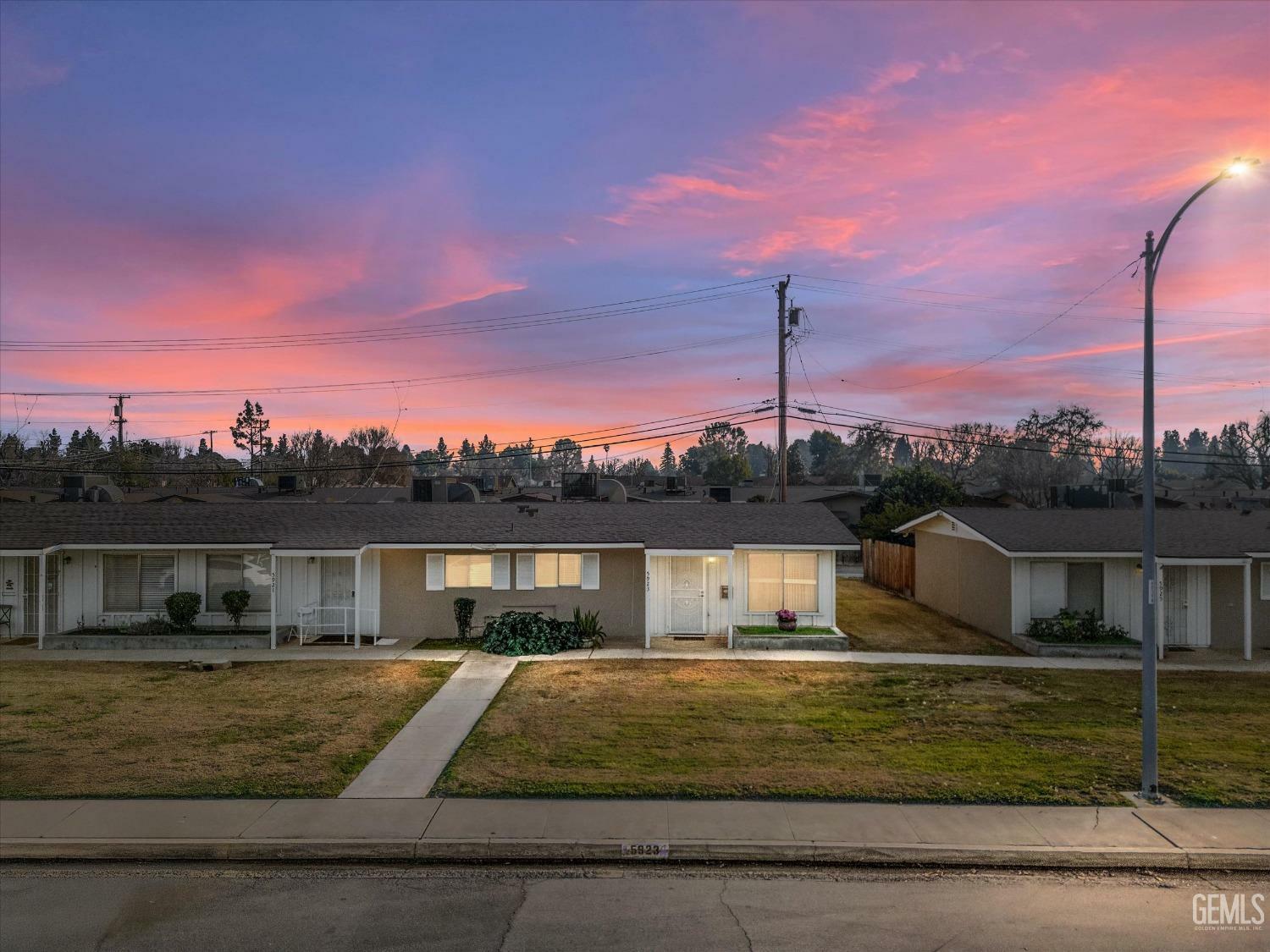 Property Photo:  5923 Sundale Avenue  CA 93309 