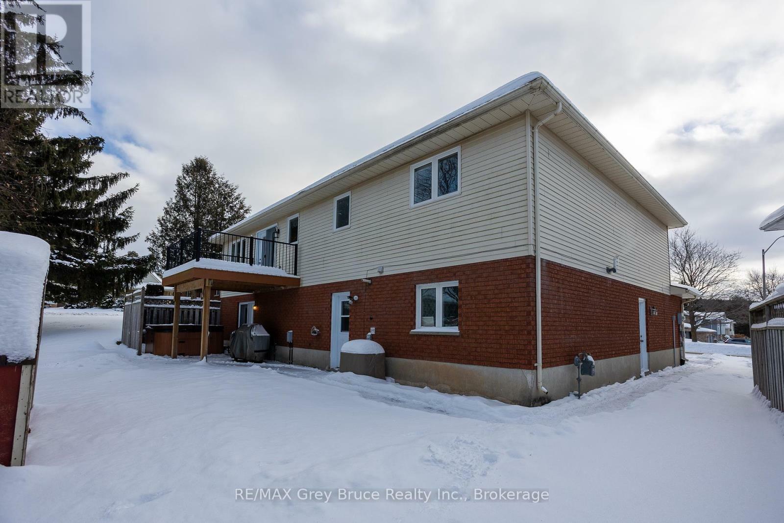 Property Photo:  492 8th Avenue East  ON N4K 6S8 