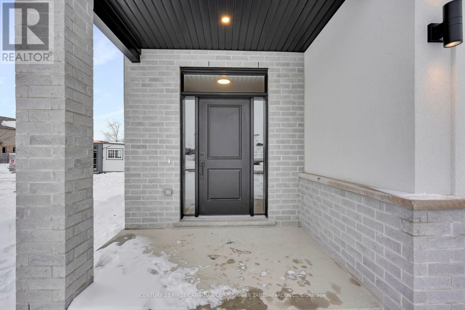 Property Photo:  829 Catalpa Square  ON N6G 5B1 