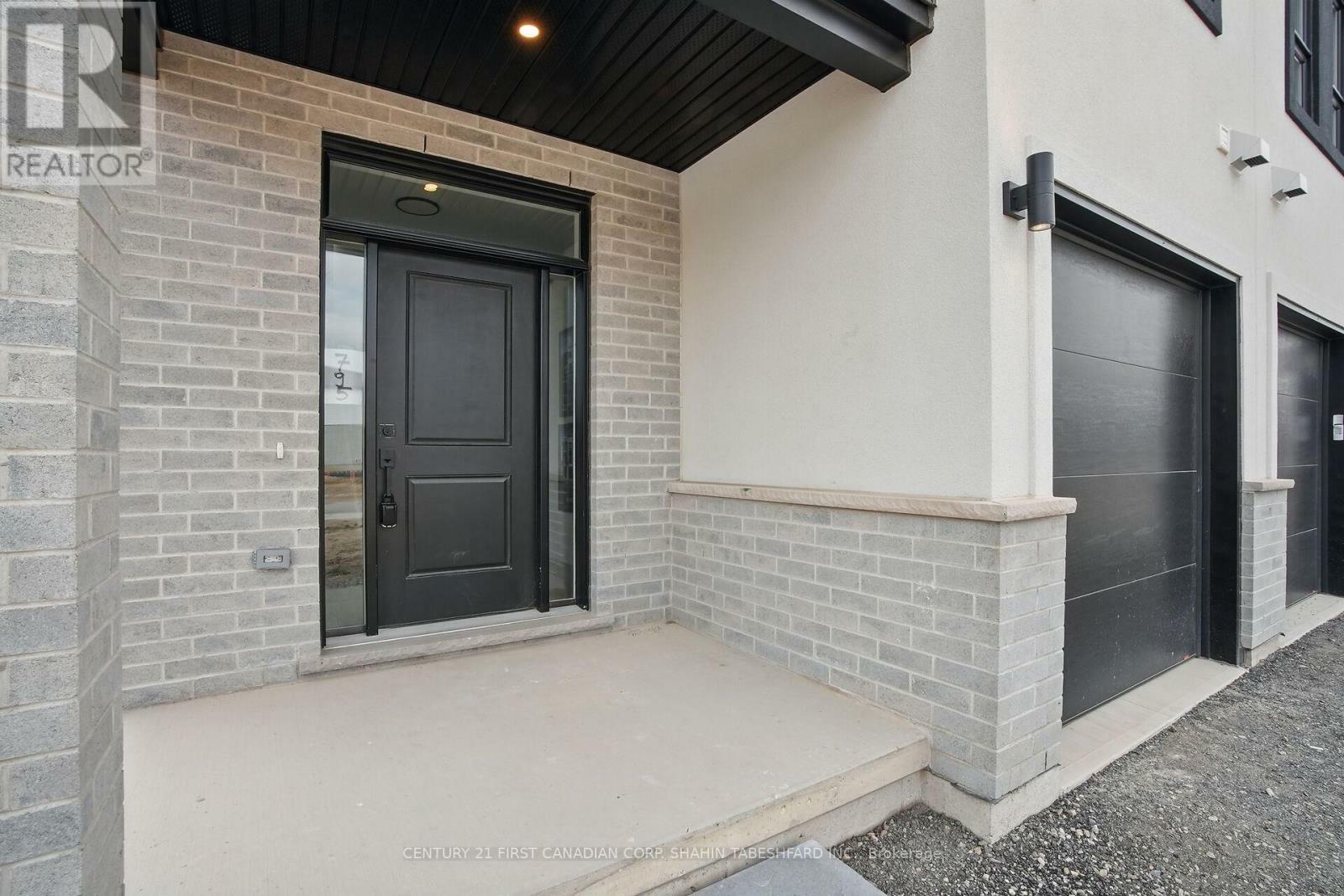 Property Photo: 829 Catalpa Square ON N6G 5B1