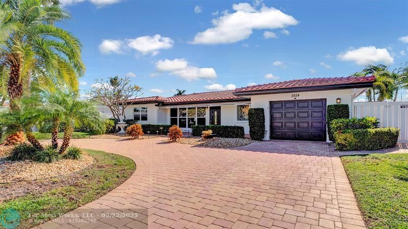 Property Photo: 2524 SE 9th St FL 33062