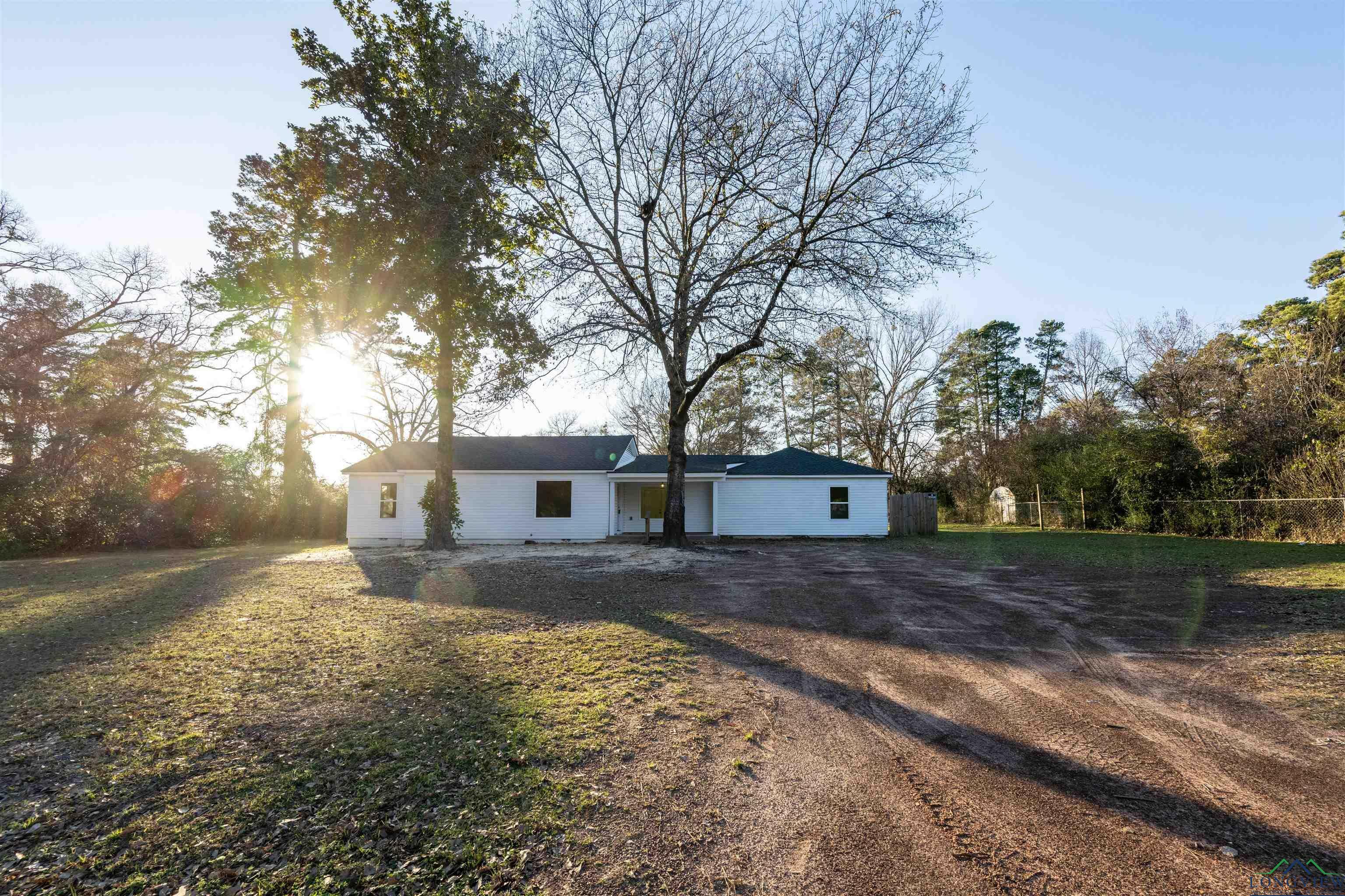 Property Photo:  709 Duncan St  TX 75604 