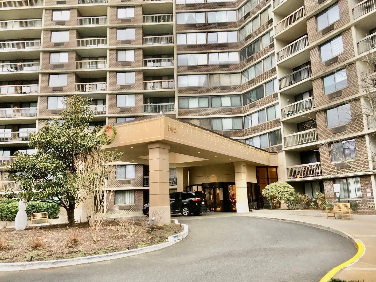 Property Photo: 2 Bay Club Drive 5D NY 11360