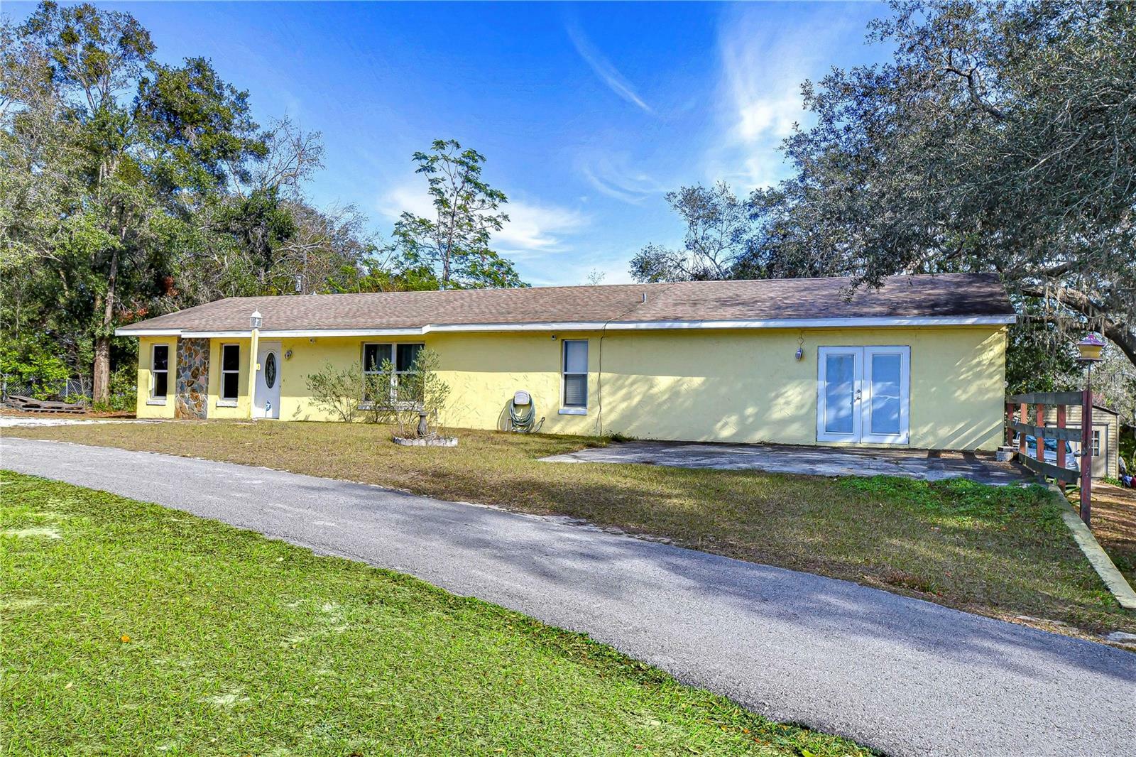 Property Photo:  9650 Starline Drive  FL 33525 