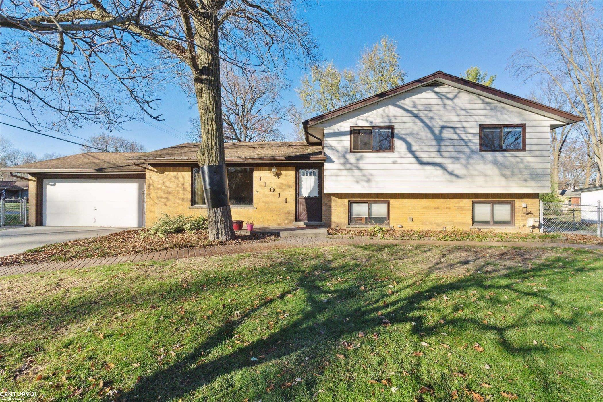 Property Photo:  11011 Shadywoods Court  MI 48317 