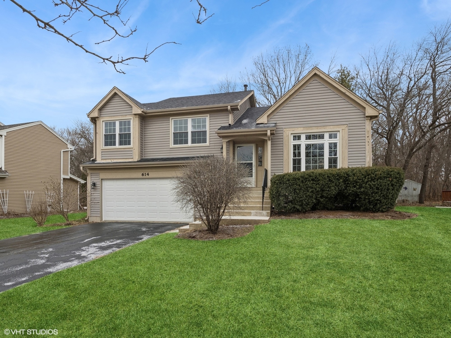 Property Photo:  614 Carriage Hill Court  IL 60042 