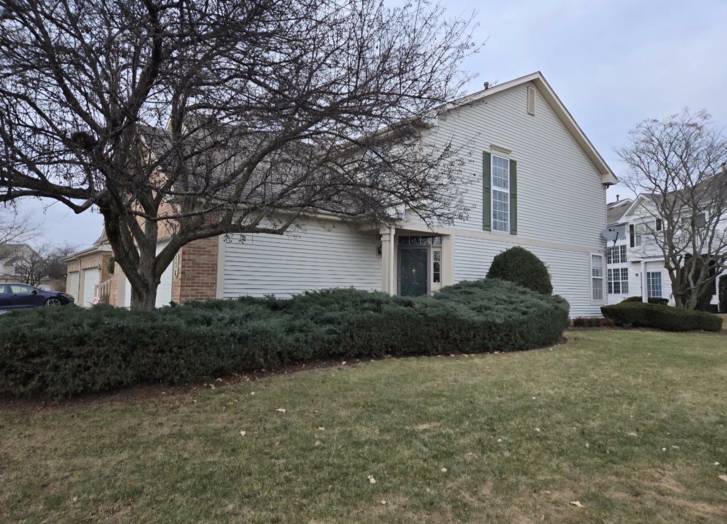 Property Photo:  804 Crossing Way  IL 60174 