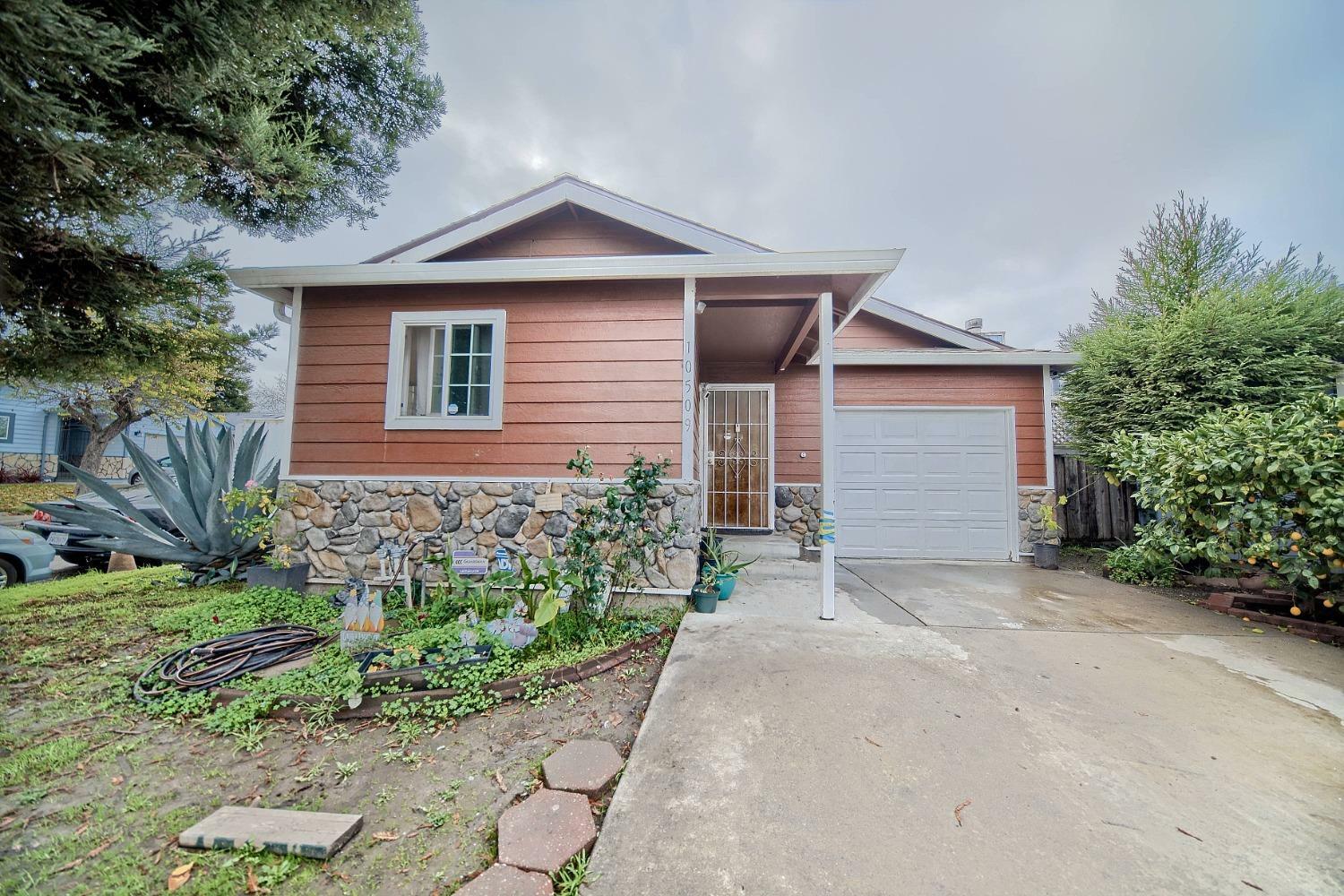 Property Photo:  10509 Creekside Circle  CA 94603 